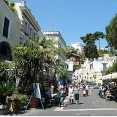 Affittacamere Sunrise A 10 Mt Dal Mare *