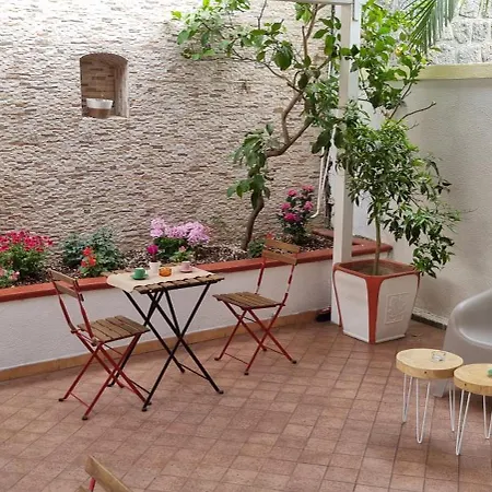 Affittacamere Sunrise A 10 Mt Dal Mare